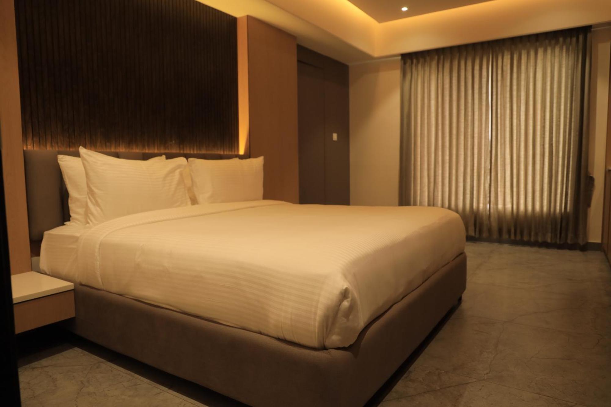 Vantara Suites Vellore Exterior foto